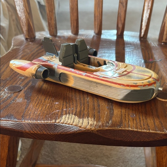 Star Wars Landspeeder Action Figure Vehicle - Red, Gold, Black - Picture 2 of 3